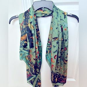 EUC Silky square scarf